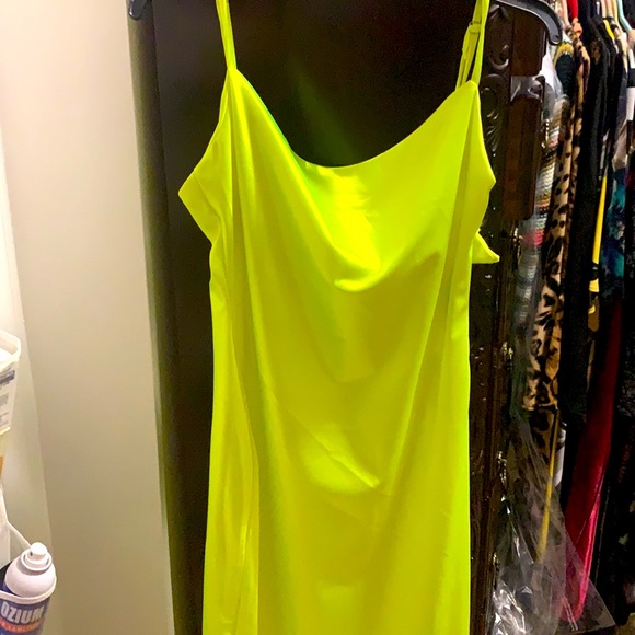 Neon yellow NWOT xxxiticat side zipper 5% spandex covers flaws nicely - Picture 4 of 6